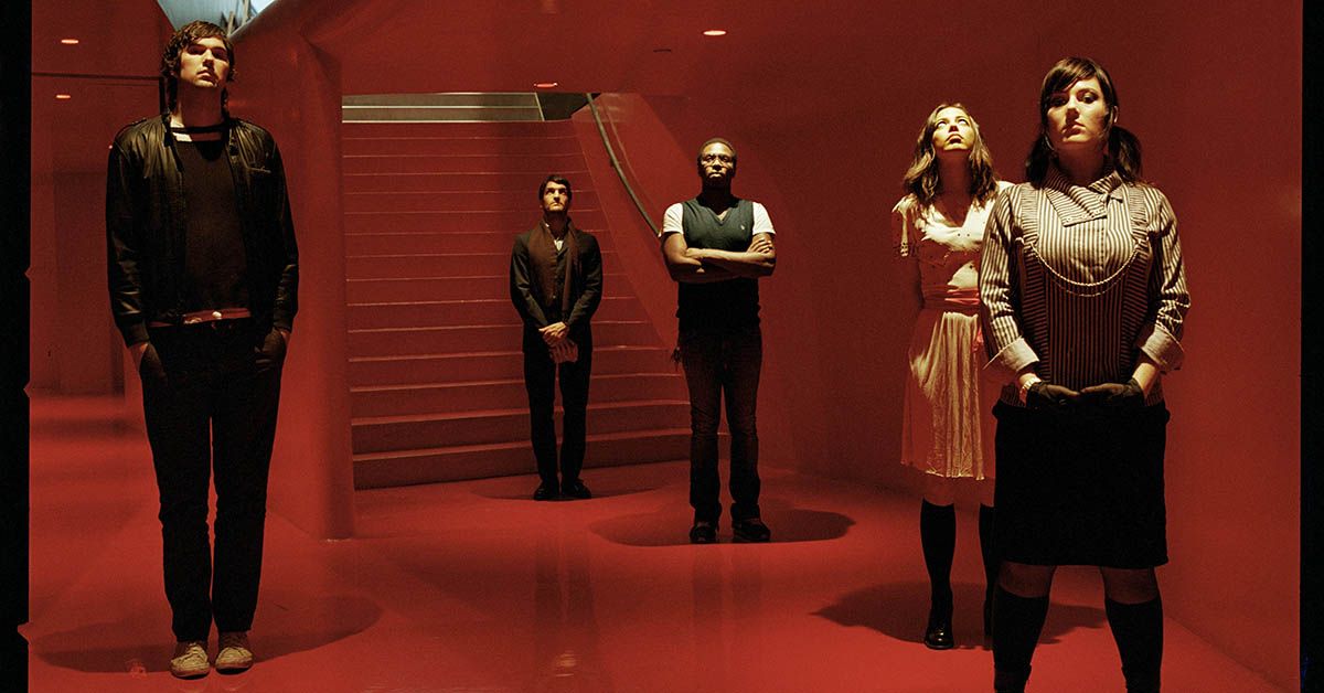 Pretty Girls Make Graves